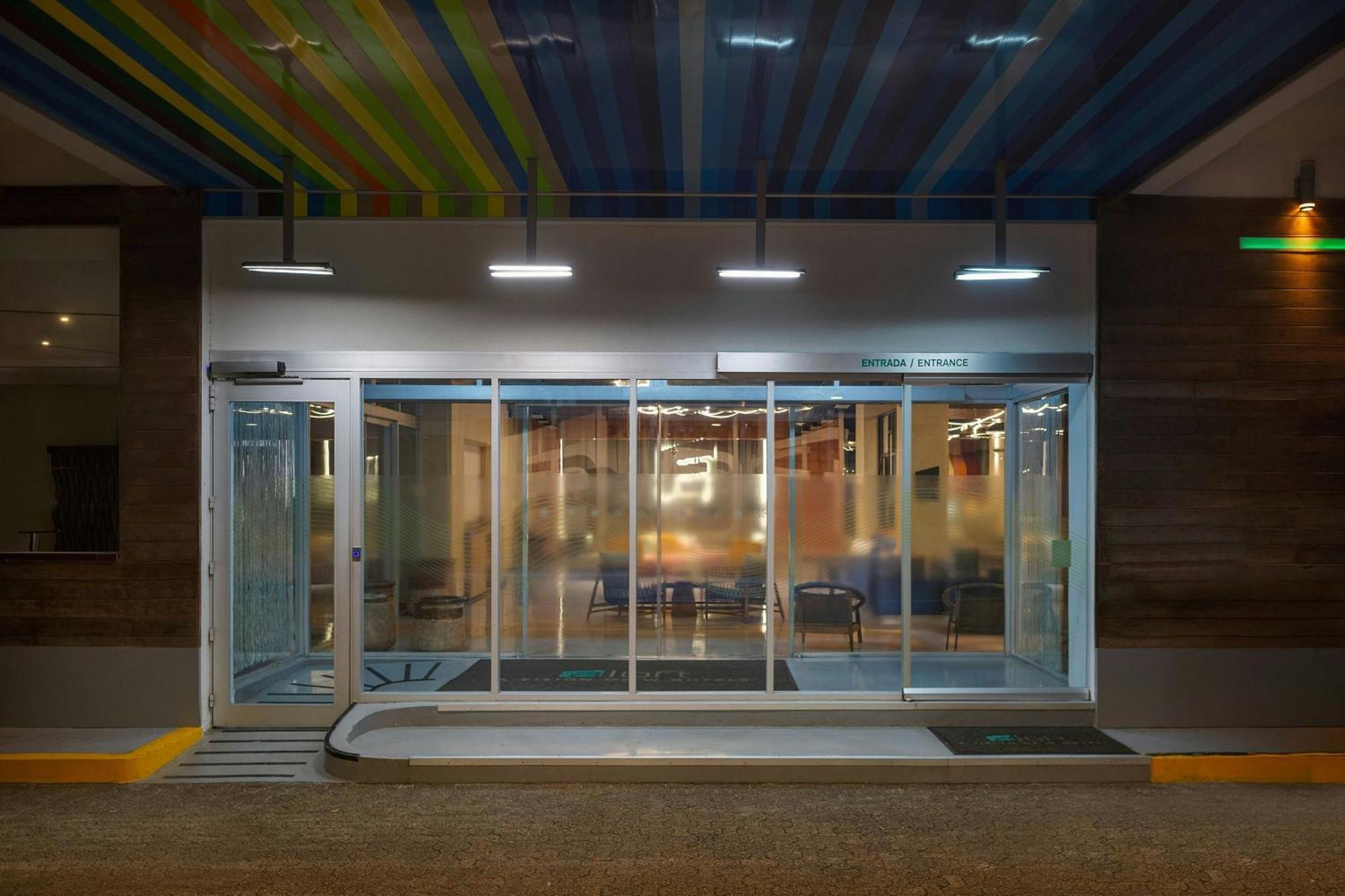 Renovated Aloft Канкун Экстерьер фото
